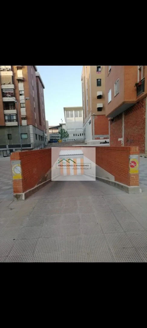 Wide garage space in Cuenca