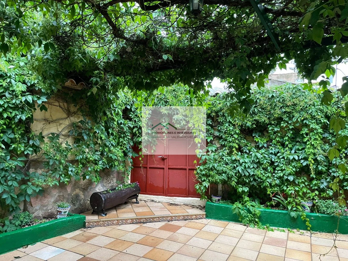 Hospitality premises with storage, Almodovar