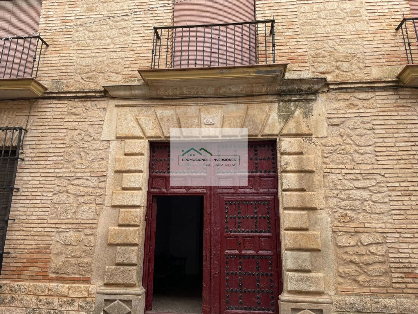Historic palace in centre, 1,462 m²
