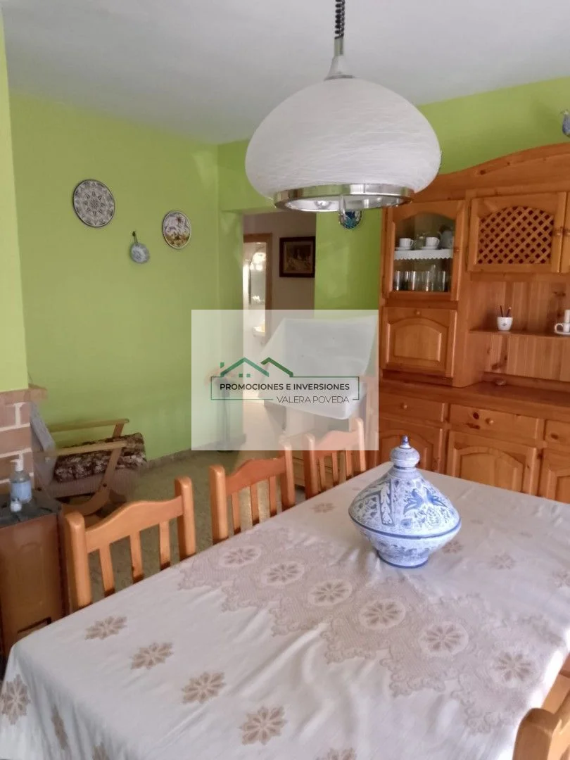 Ground-floor flat with three bedrooms