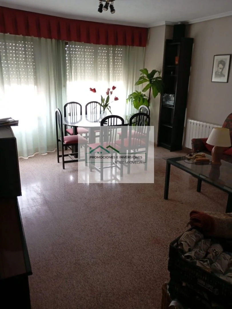 Amplio piso en Tobarra, cinco dormitorios
