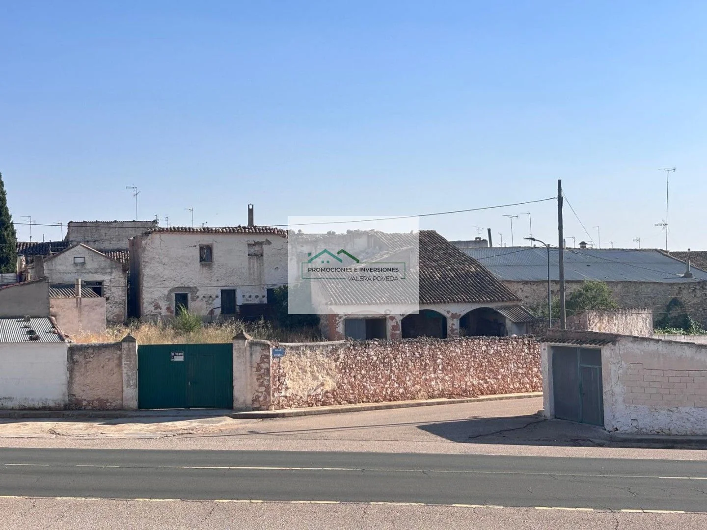 Urban plot with dual street frontage