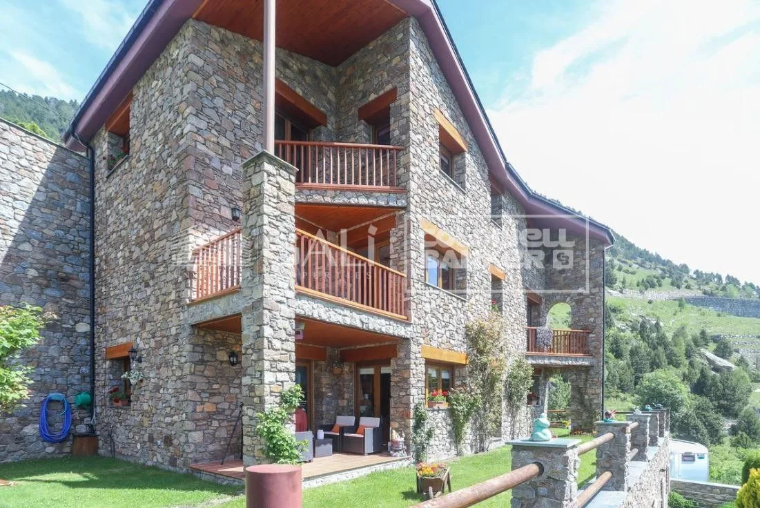 Sunny Canillo chalet with 600 m²