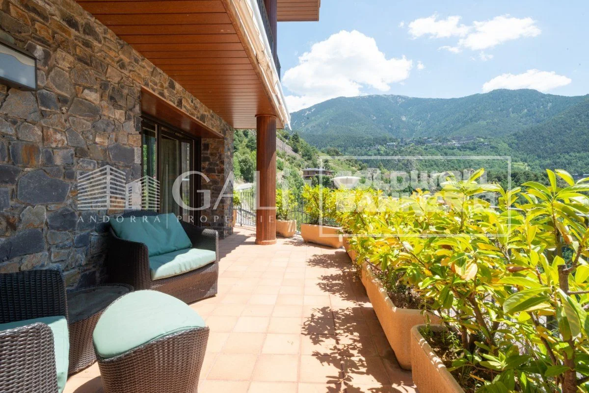 Amplio chalet en Escaldes con vistas panorámicas