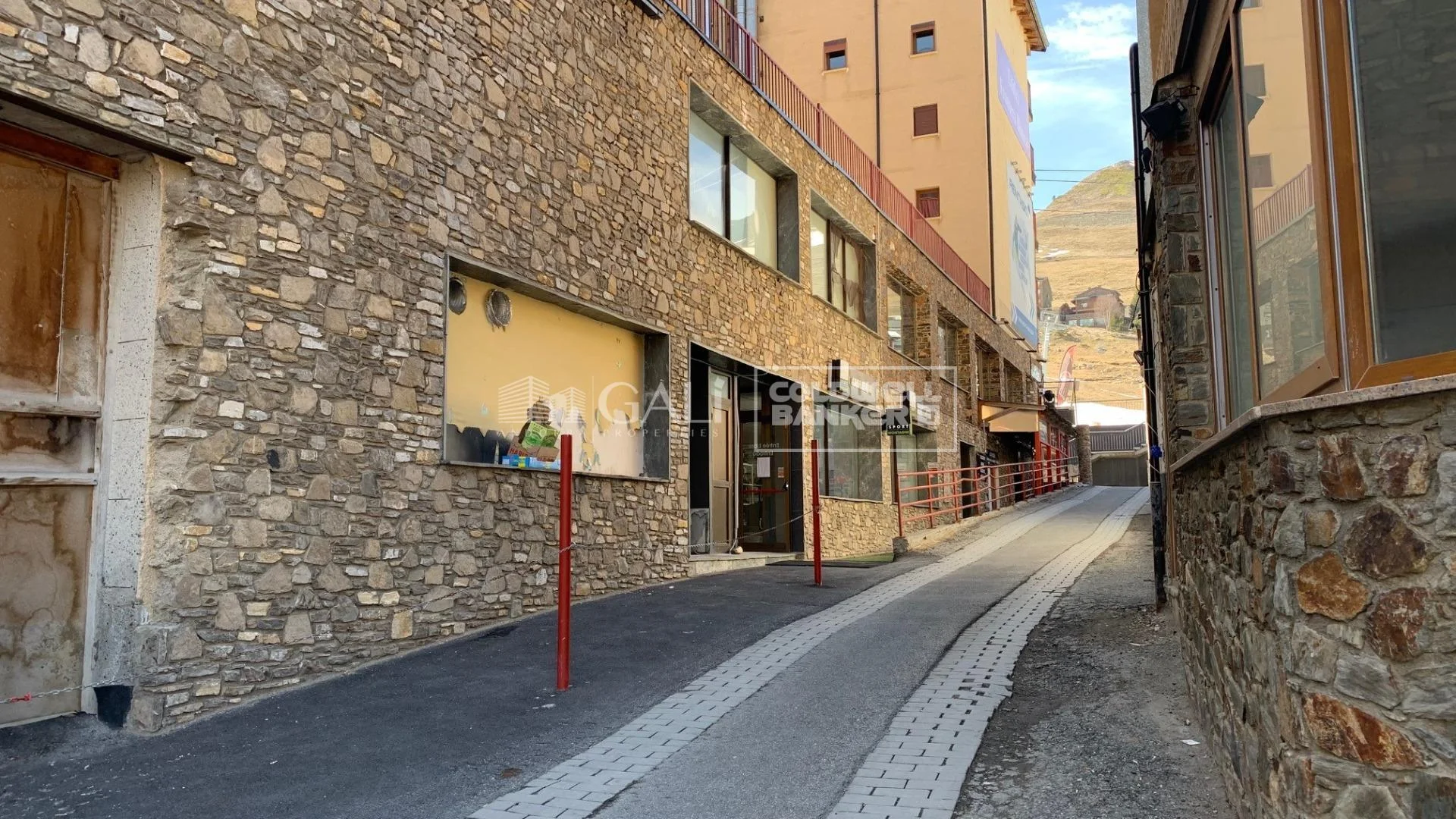 Large commercial unit beside ski slopes