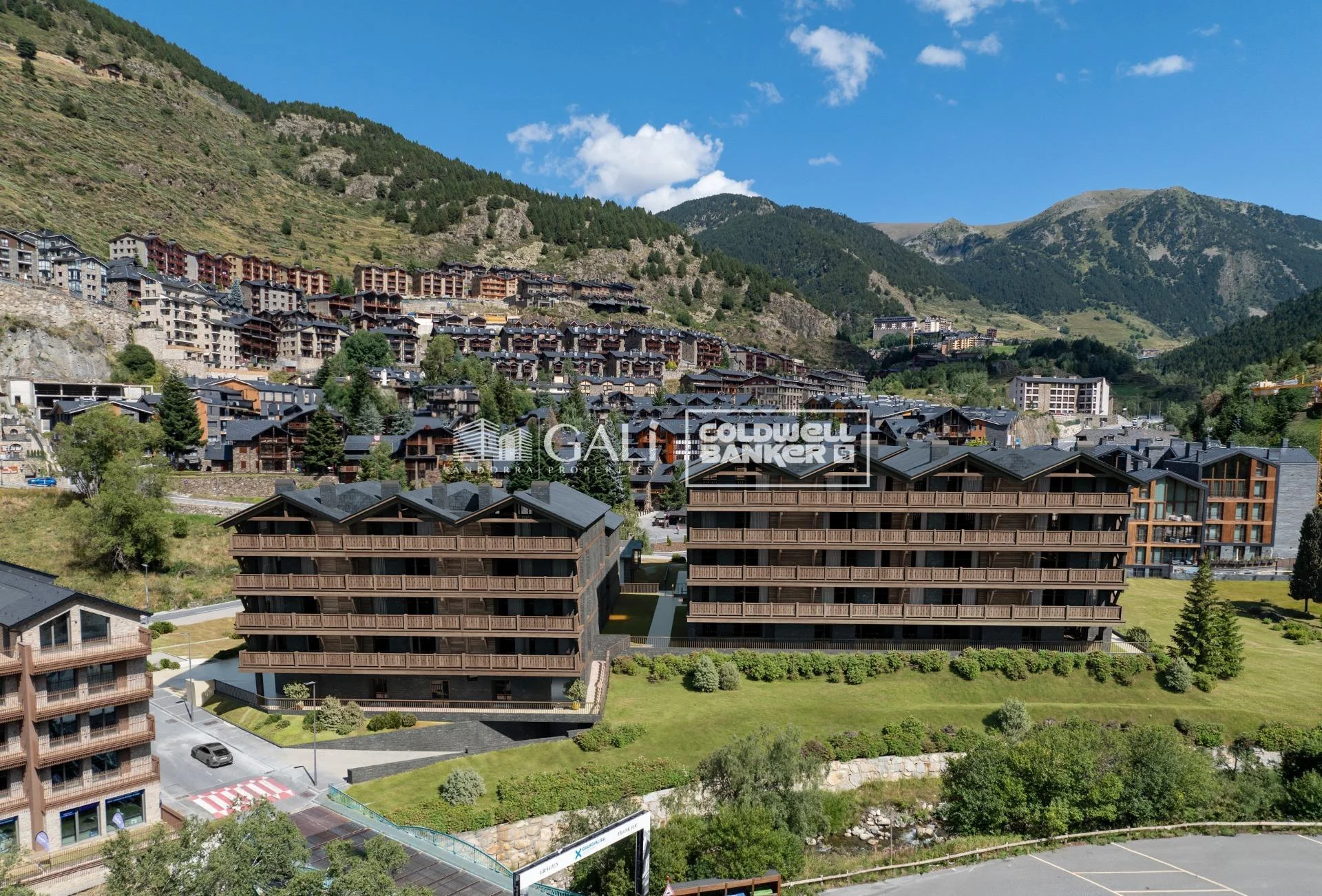 New-build ski apartment with terrace