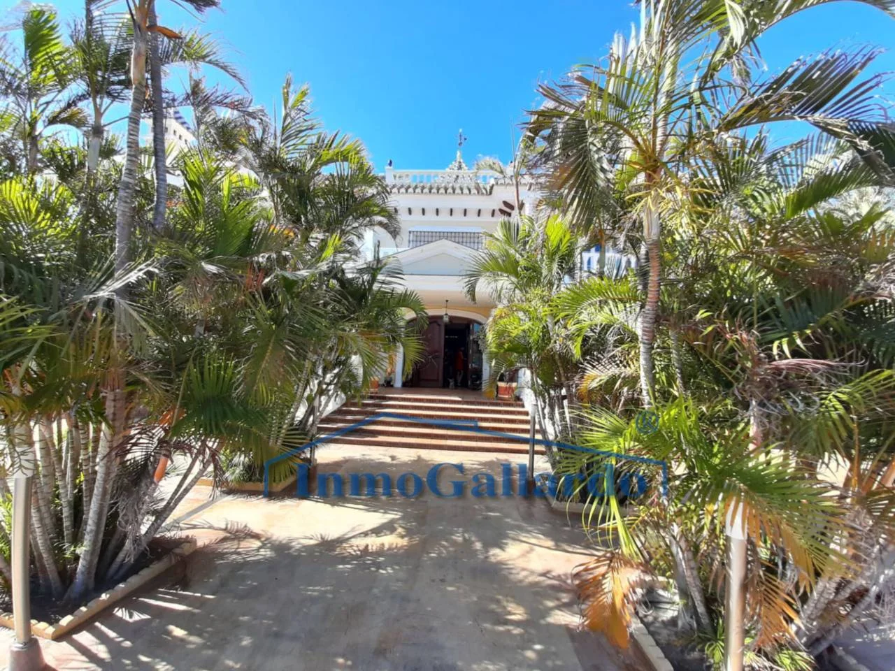 Luxury coastal house with nine bedrooms