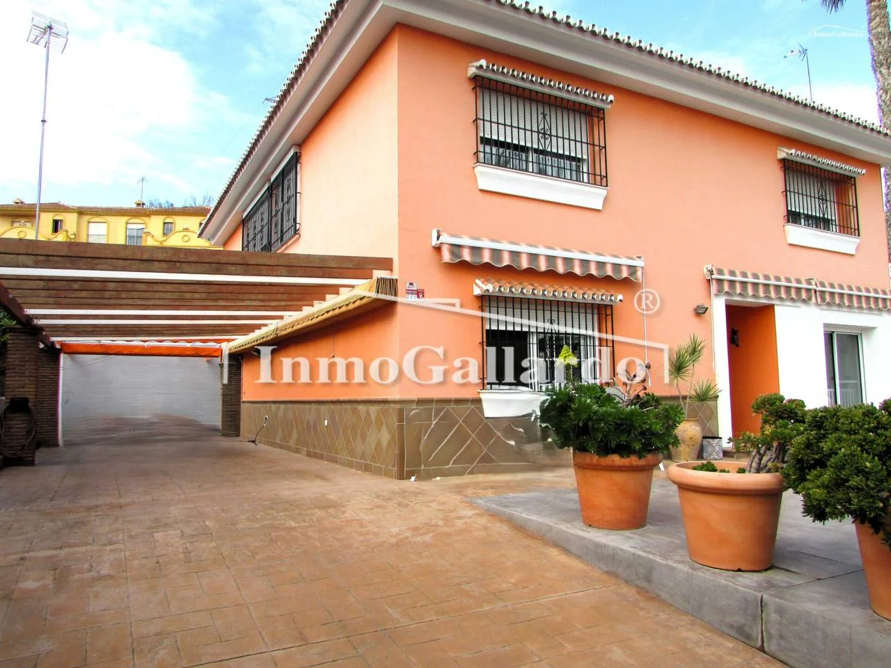 Detached chalet with pool, six bedrooms