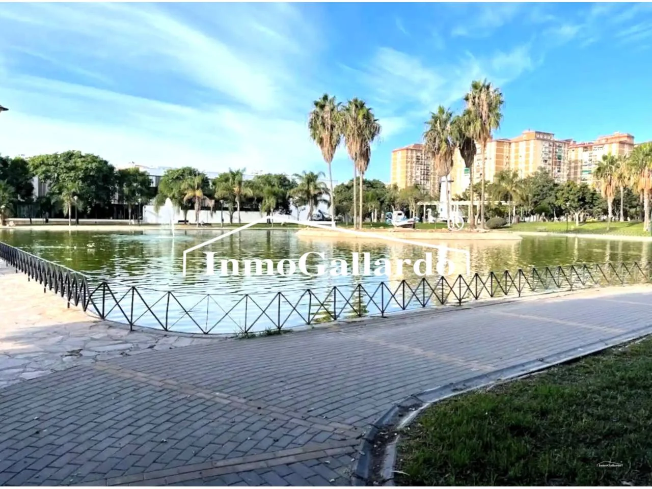 Tenanted Málaga flat, three bedrooms