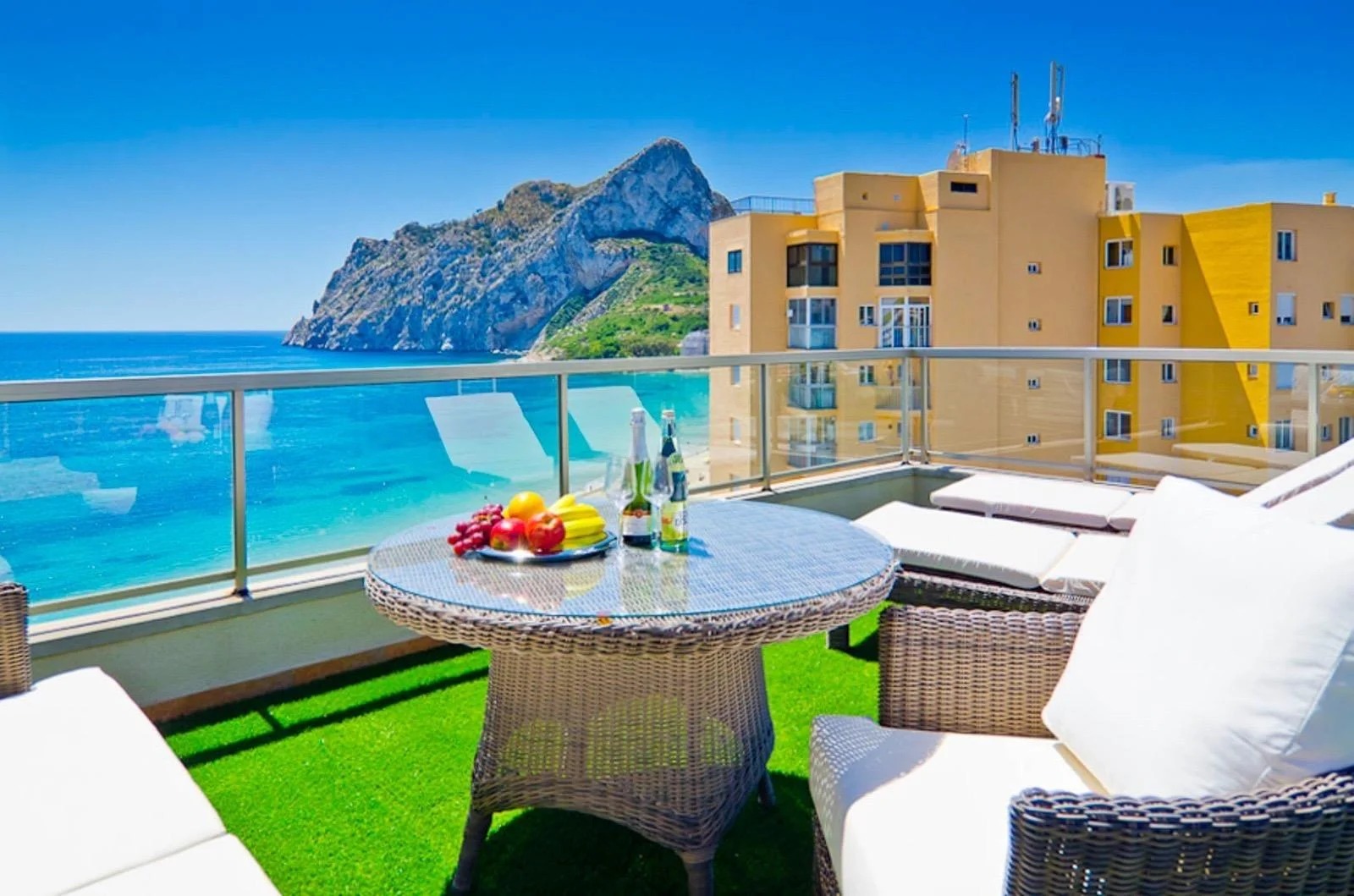 Duplex penthouse, 3 bedrooms, sea views