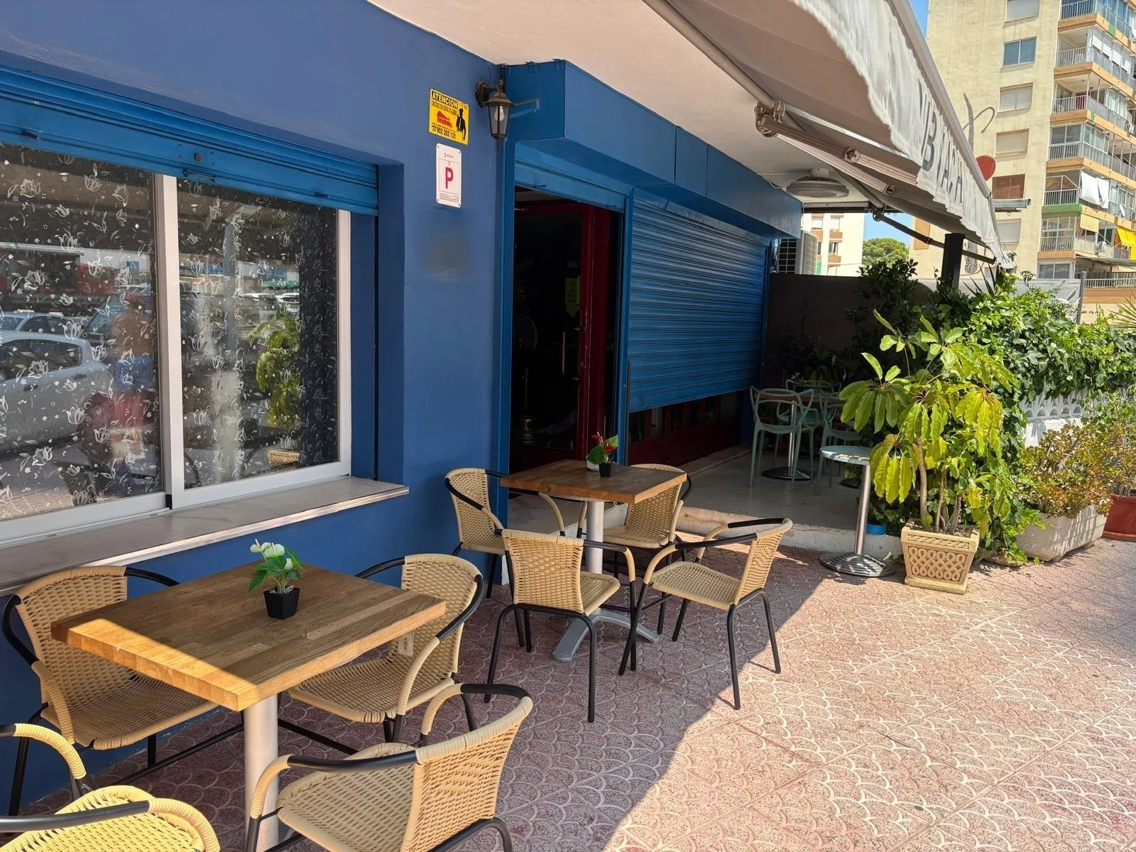 Pub con licencia y terraza privada junto al mar