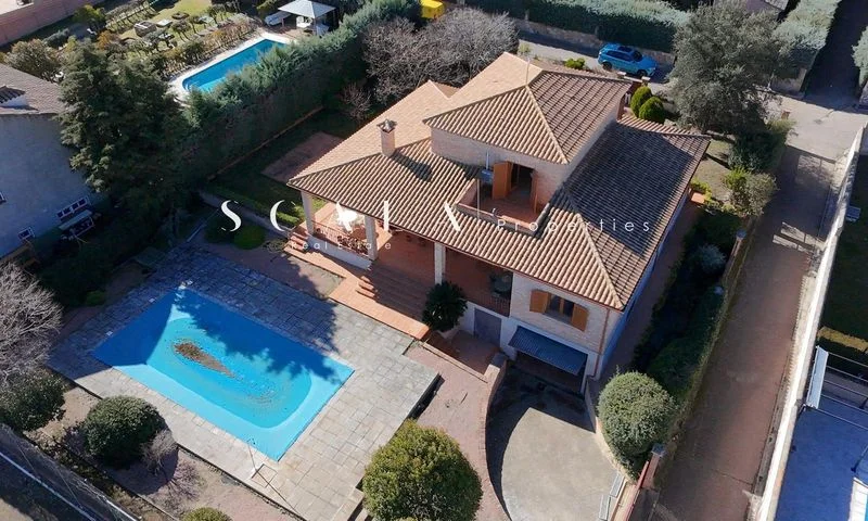 Chalet independiente cerca de Toledo, 4 dormitorios