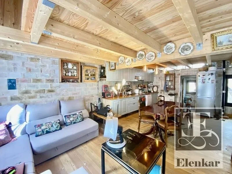 Casa adosada rehabilitada en la Garrotxa, 88 m²