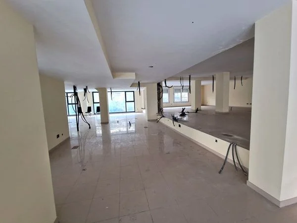 Central commercial premises, 400 m²