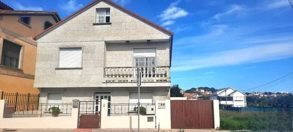 Detached chalet in Cangas, 4 bedrooms