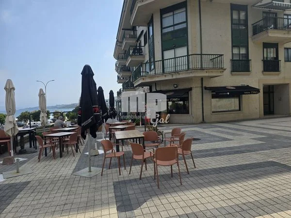 Beachfront commercial unit with conversion potential