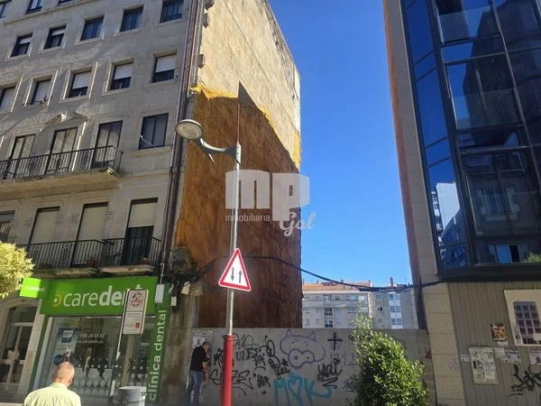 Solar urbano en Vigo, 50% y 159 m²