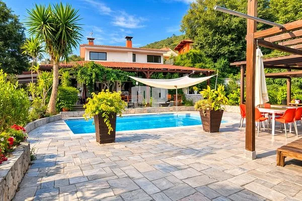 Chalet independiente con piscina cerca de Vigo