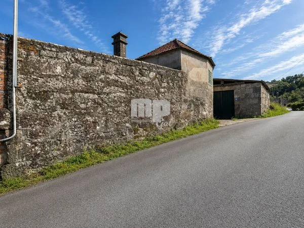 Casa gallega de piedra con potencial de reforma