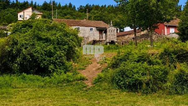 Casa rural de piedra con parcela de 3.584 m²
