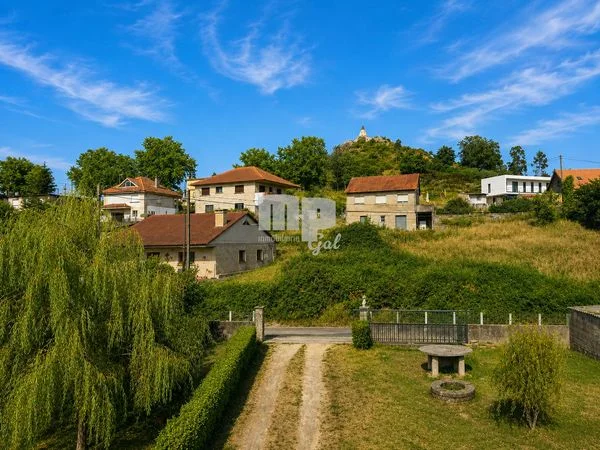 Chalet with 2,600 m² plot, Nigrán
