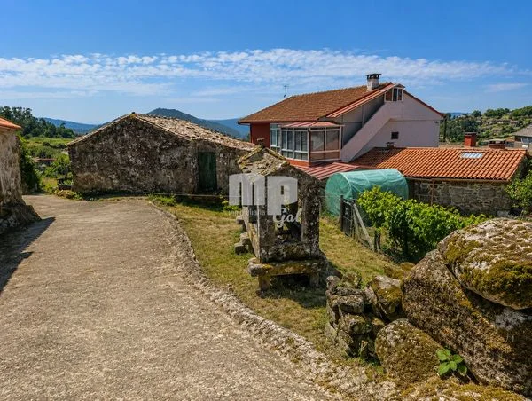 Galician stone house renovation project