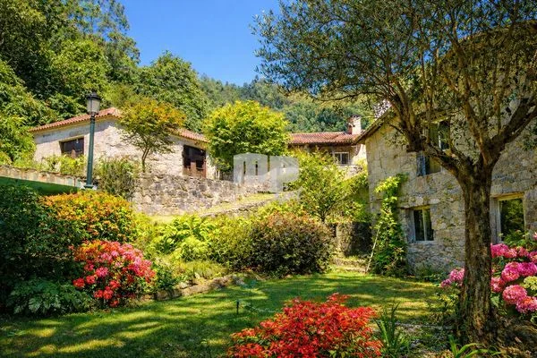 Restored rural estate with 15,000 m²