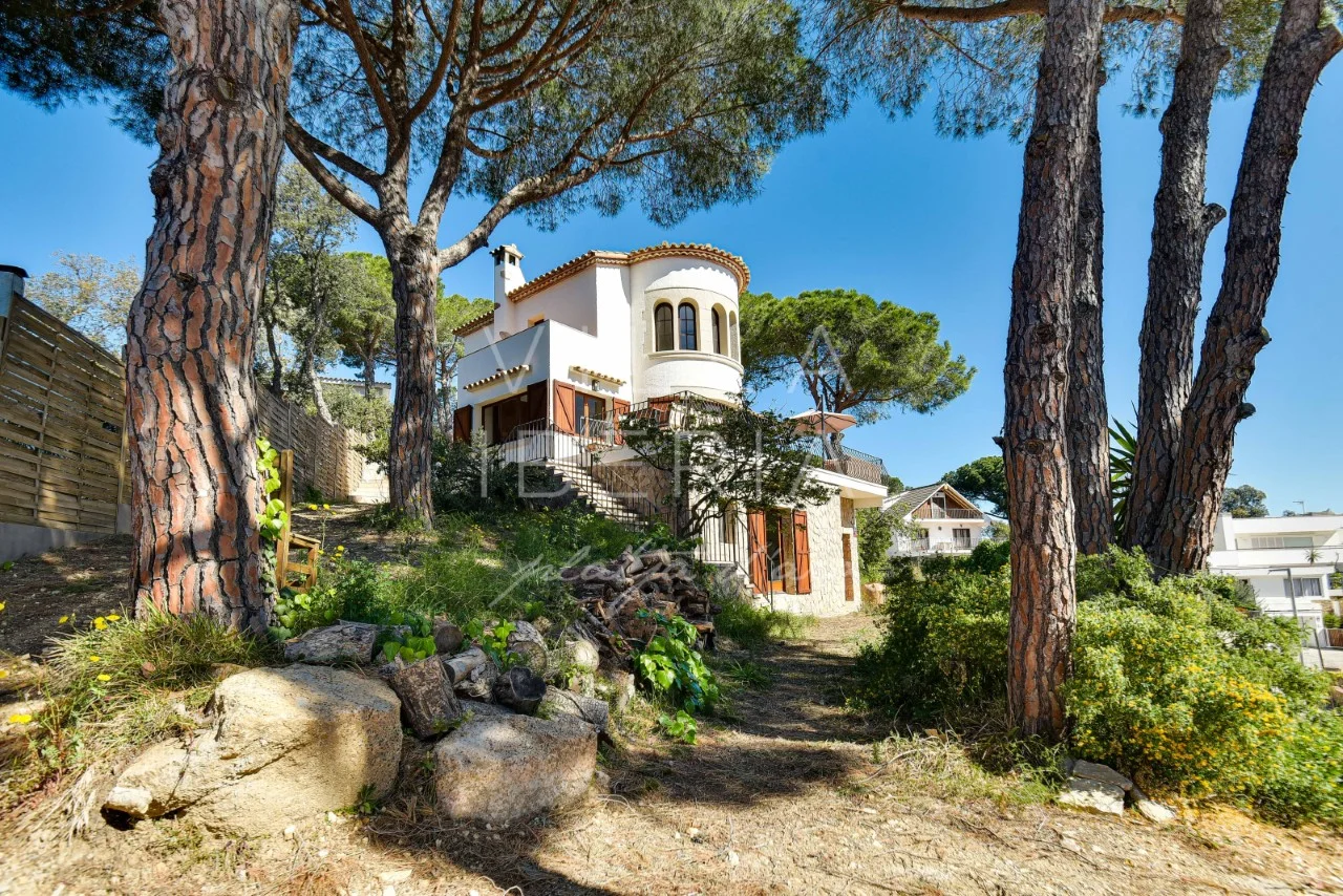 Villa reformada con piscina privada