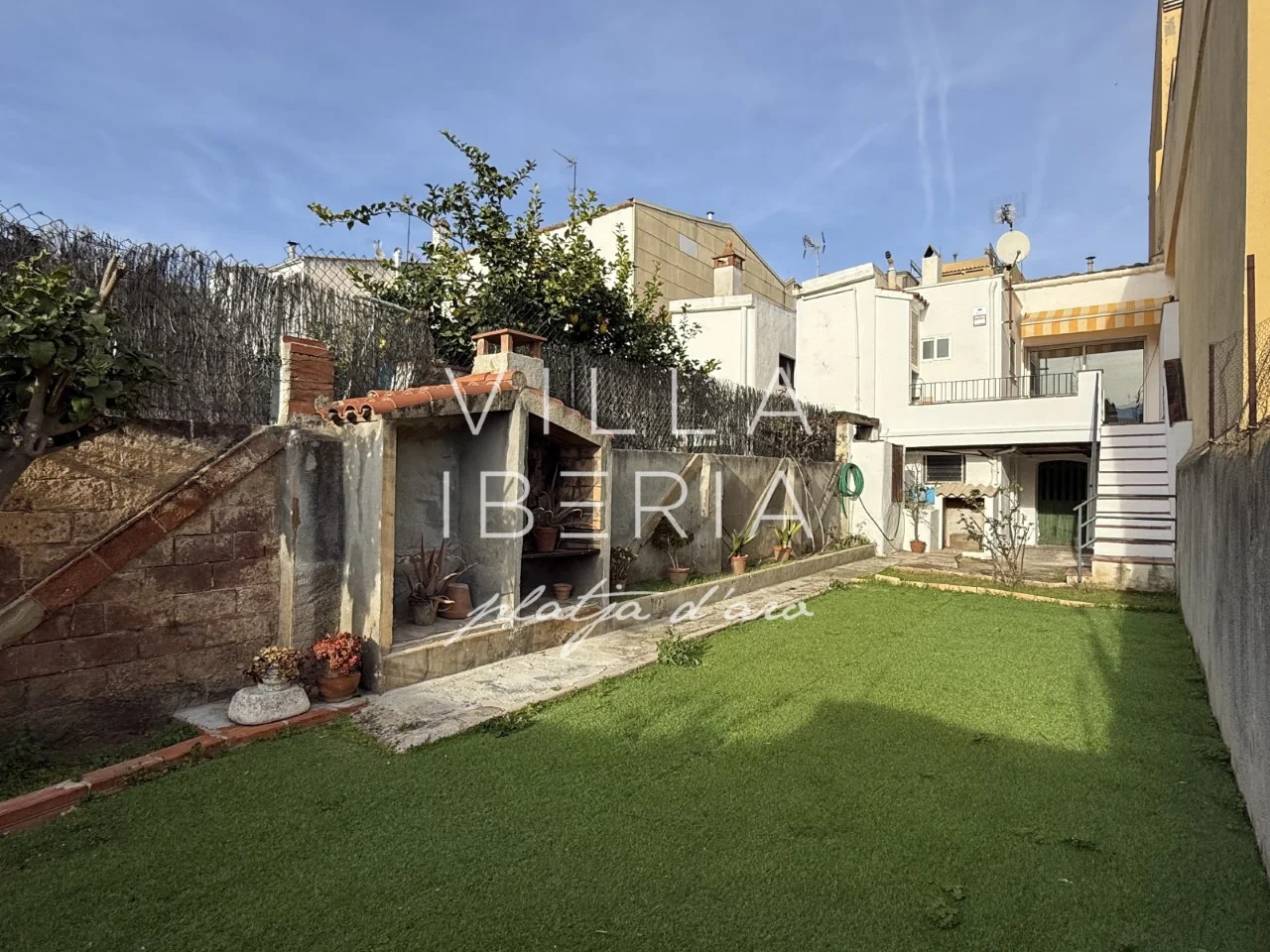 Central townhouse with 151 m² plot