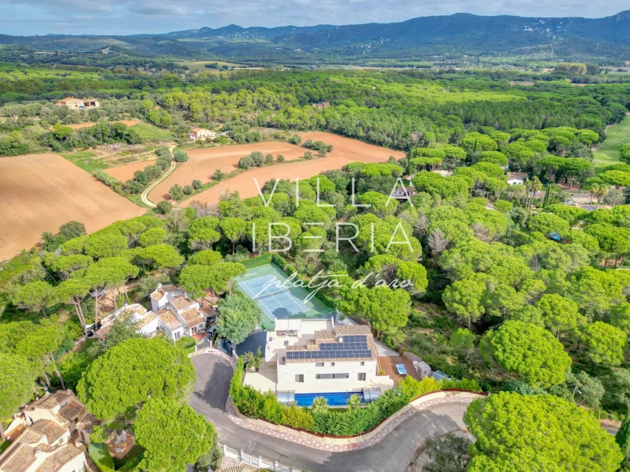 Villa privada en Costa Brava con pista de tenis