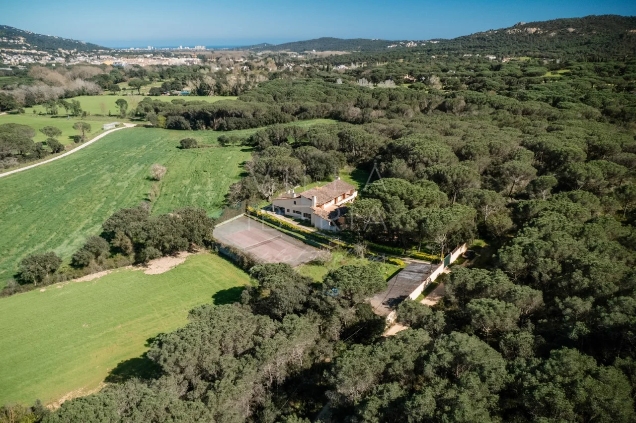 Finca privada con piscina y tenis