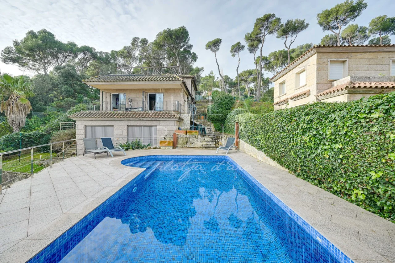 Sea-adjacent house in Torre Valentina