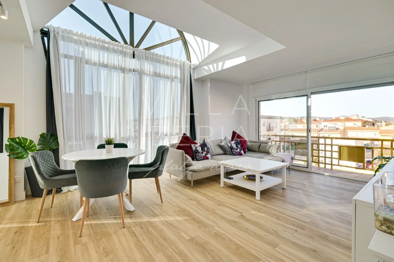 Renovated duplex penthouse near Palamós beach