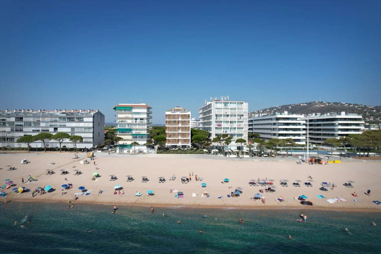 Apartamento frente al mar con piscina comunitaria