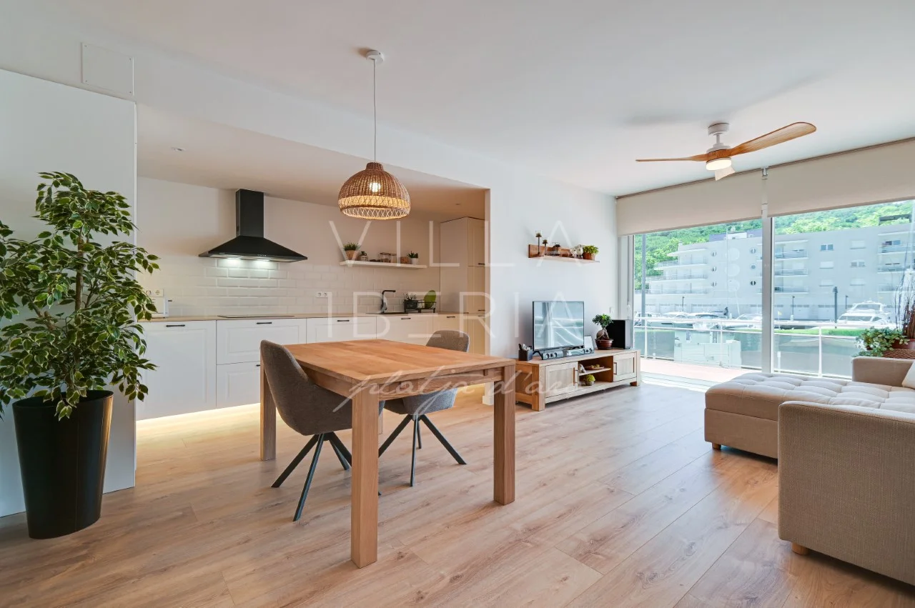 Refurbished marina-view apartment, three bedrooms