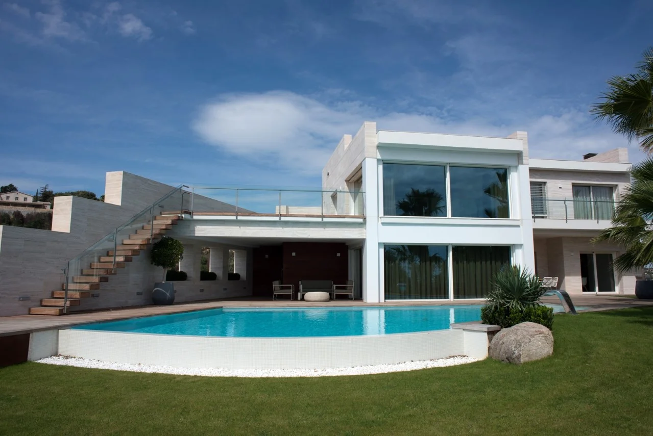 Luxury villa with pools, six suites