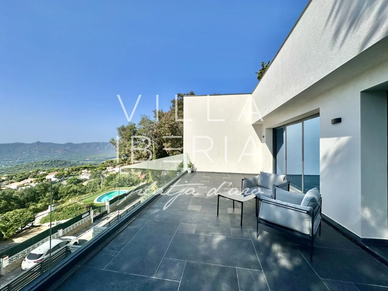 New villa near Gavarres, 3 bedrooms