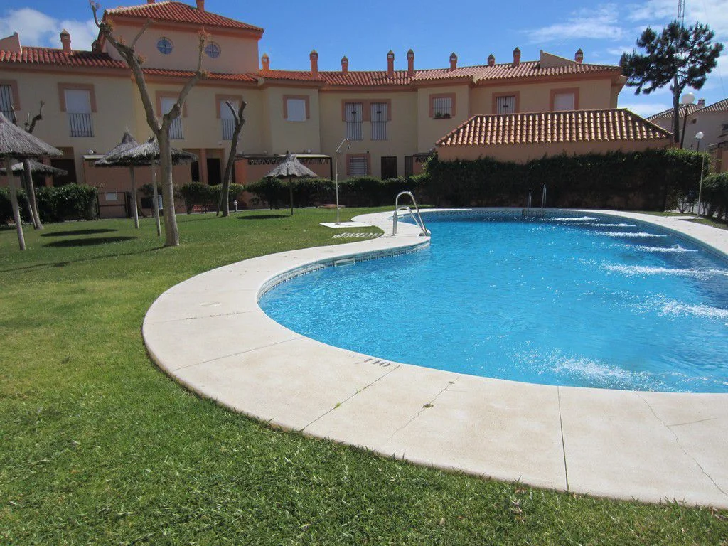 Golf-side townhouse with private garden