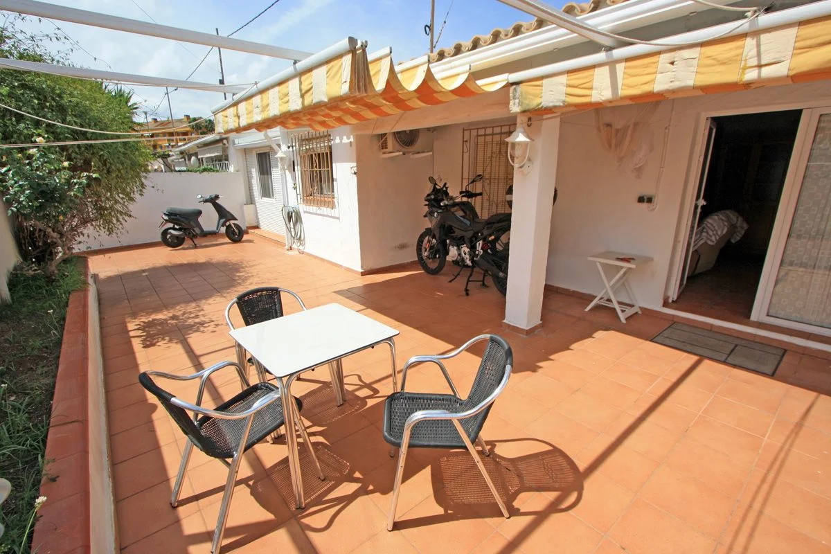 Coastal townhouse with four bedrooms