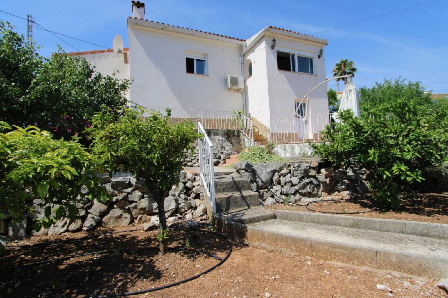 Villa panorámica en Orba con potencial de conversión