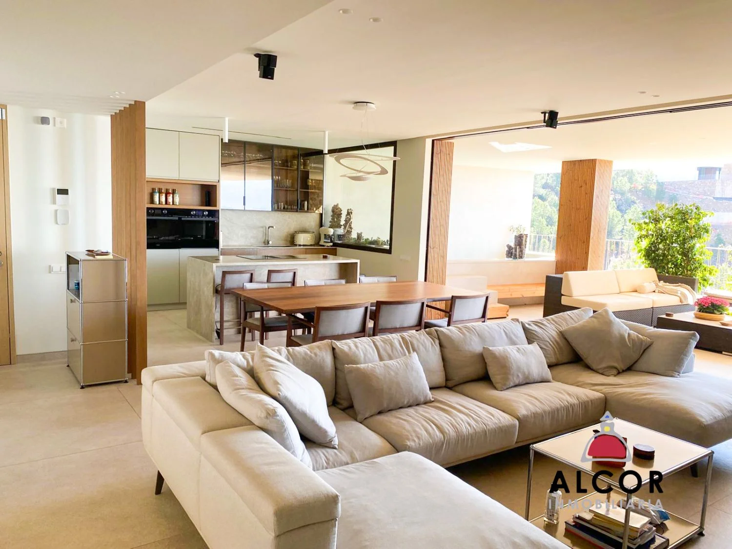 Luxury sea-view flat with private pool