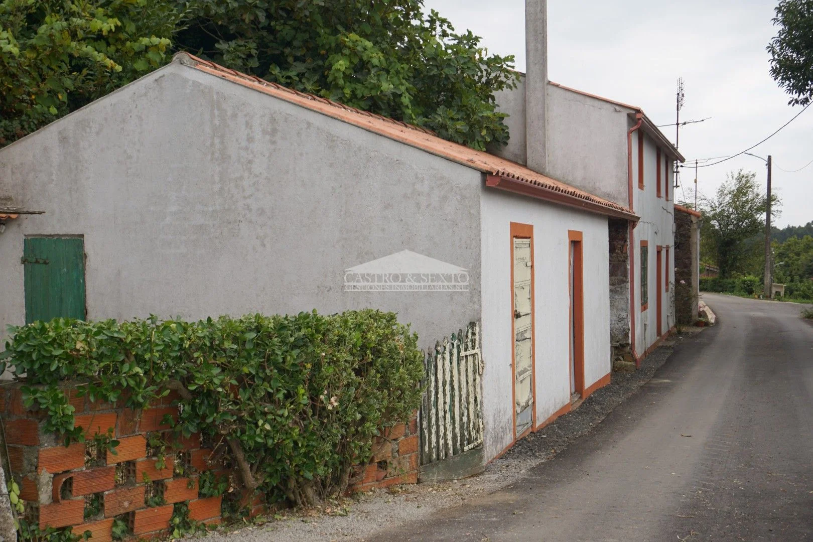 Restoration house with large plot