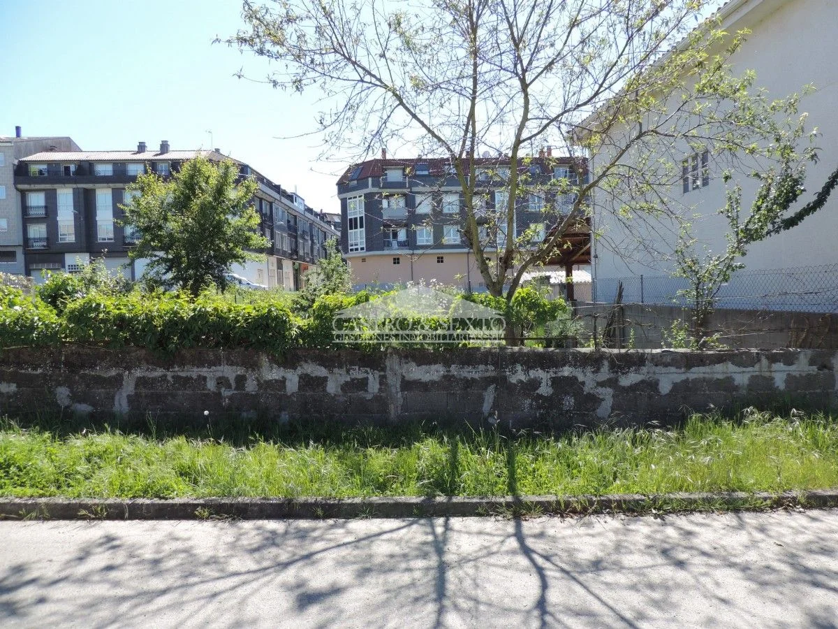 Solar urbano en el centro de Melide, 135 m²