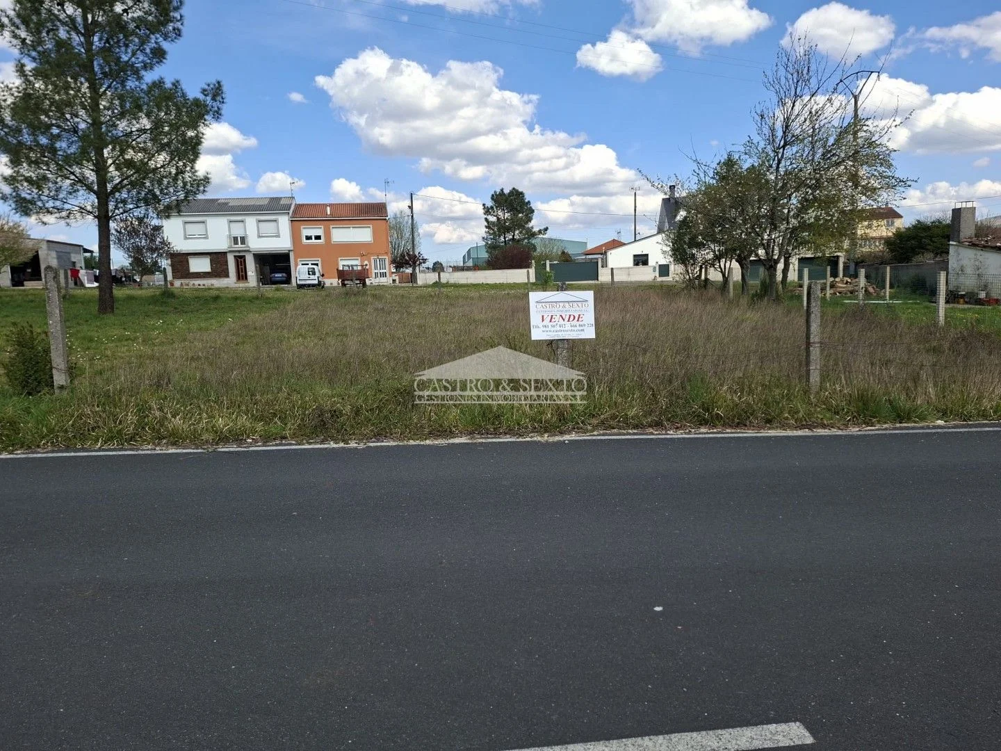 Solar urbano en Melide de 380 m²