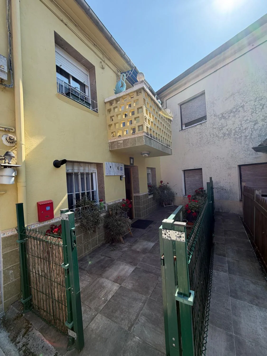 Casa adosada amueblada con terreno privado