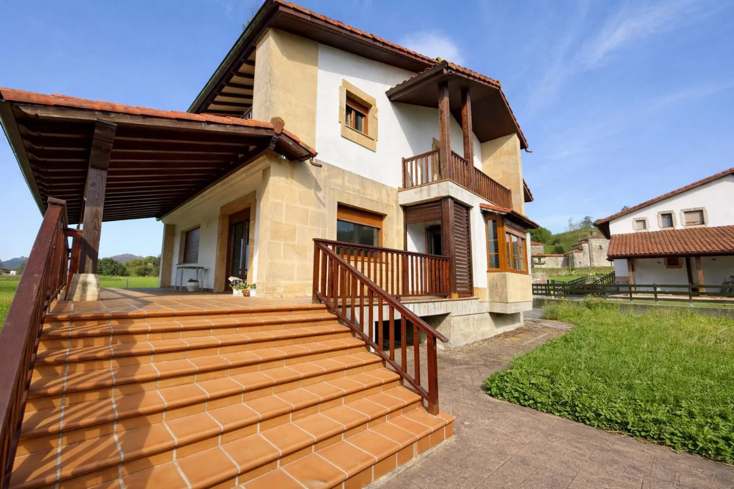 New Gama house with mountain views