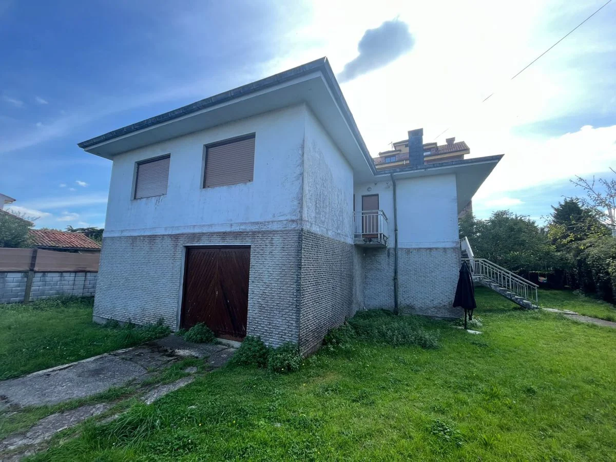 Casa independiente con 5 habitaciones