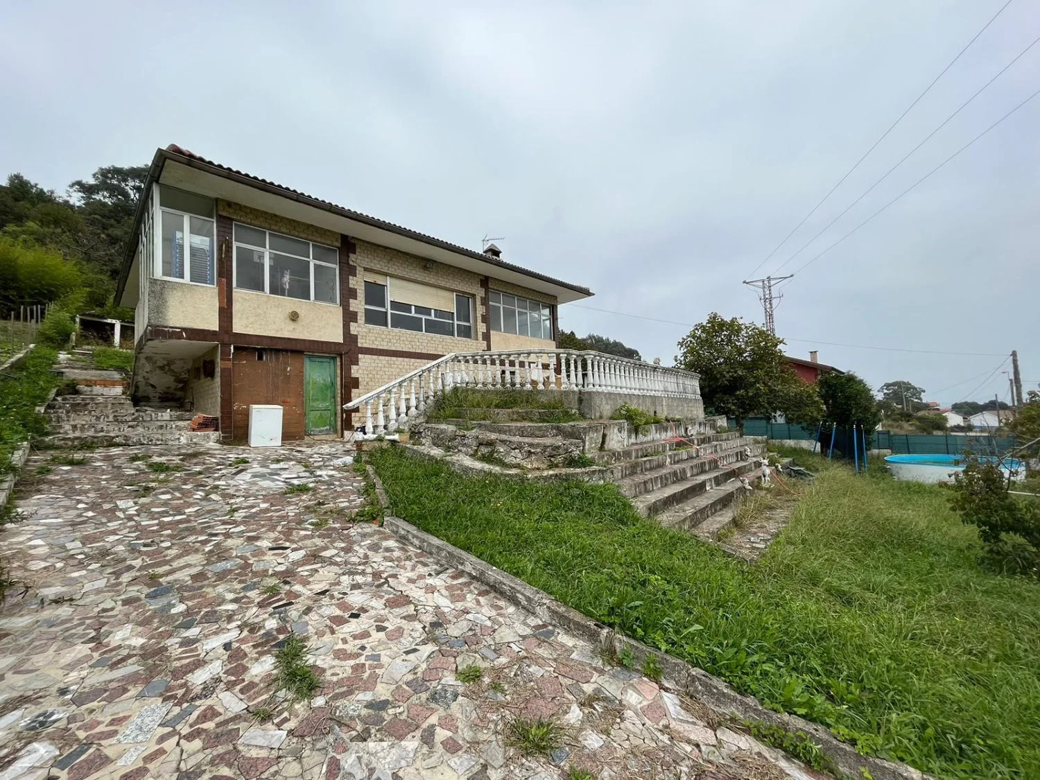 Reform chalet on urban plot