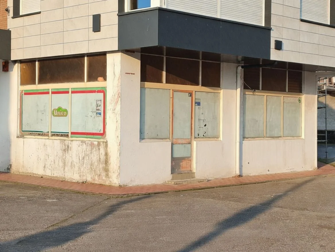 Esquina comercial de 164 m² en Ajo