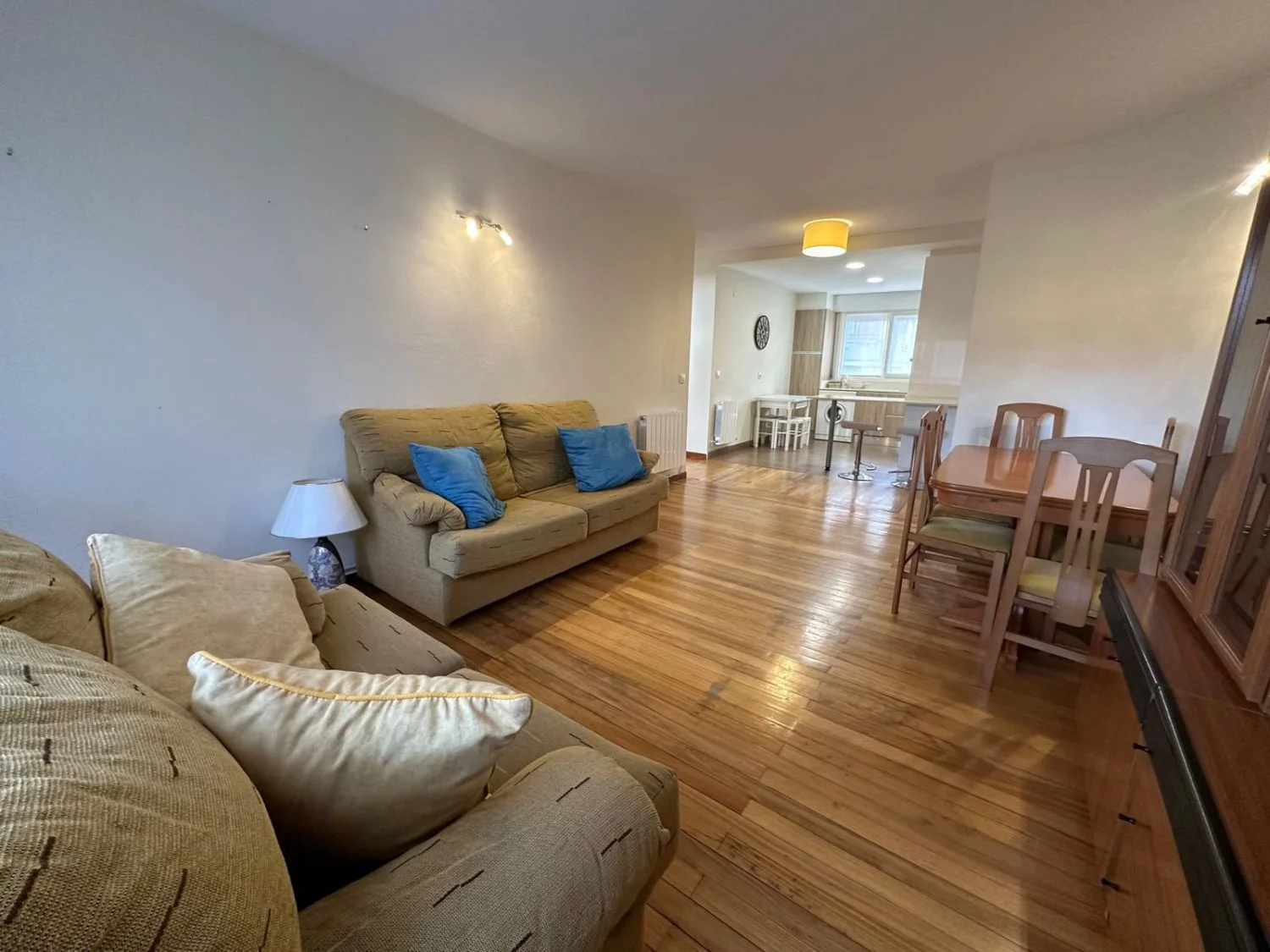 South-facing Ris flat, three bedrooms